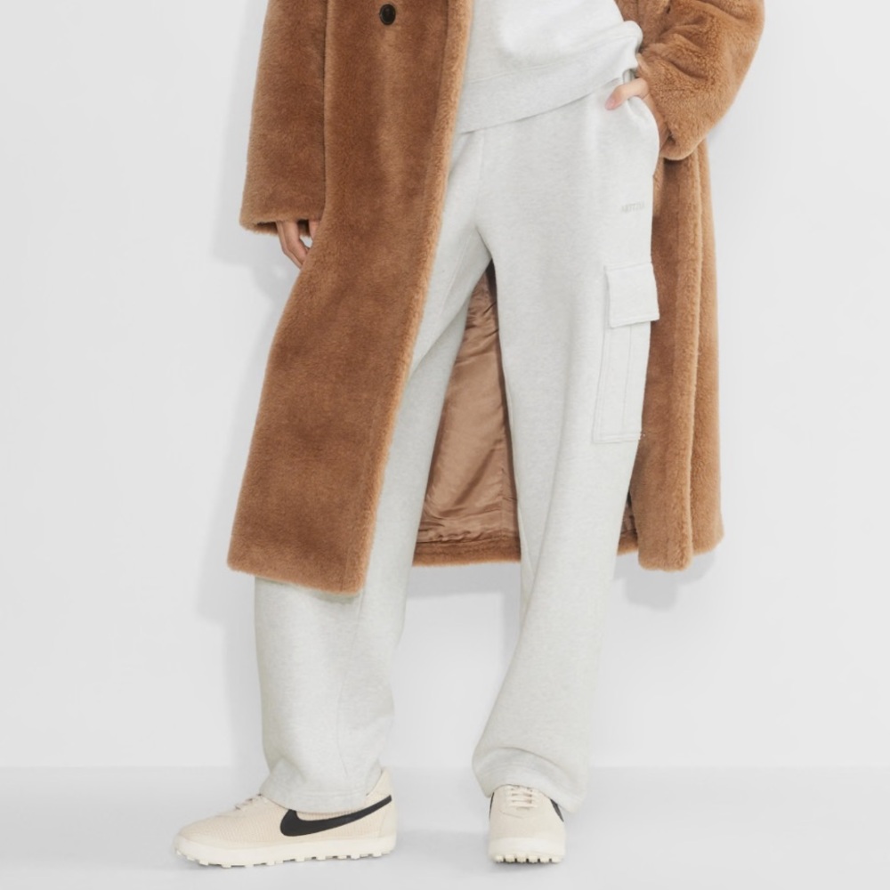 ARITZIA TNA Cozy Fleece Mega Cargo Sweatpant